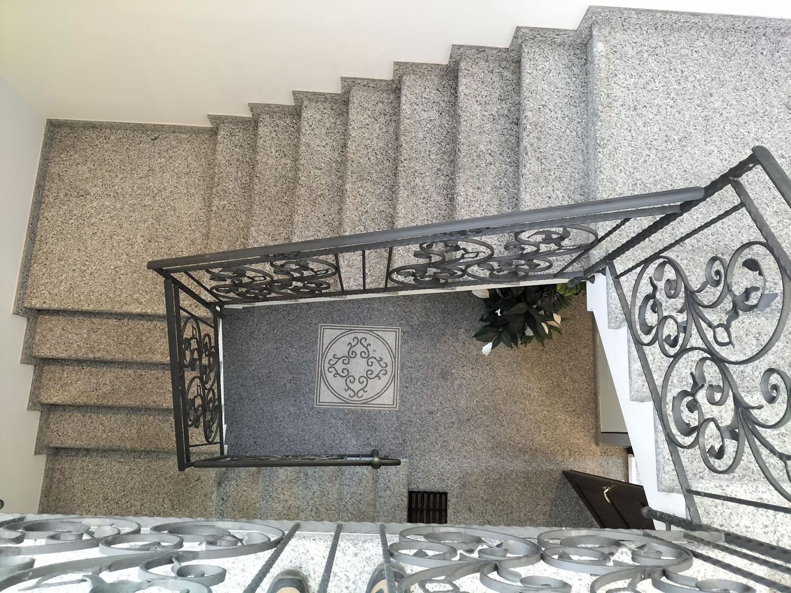 marmo arredo urbano funeraria colonne scale balconi mensole fontane ciotole davanzali soglie zoccolatura
